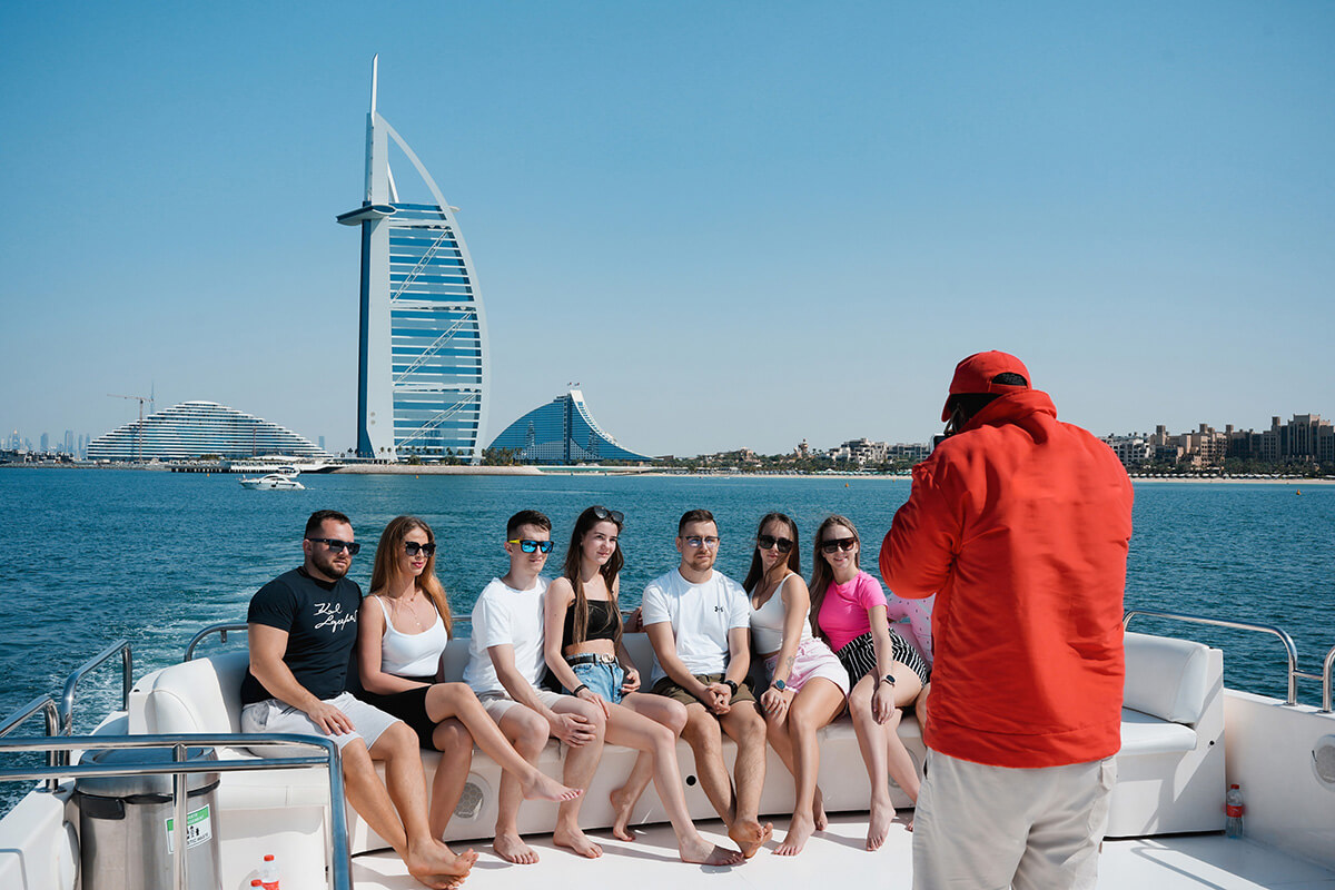 Shared Luxury Yacht Tour with Breakfast or BBQ